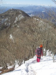 尾根道にて：遠景は南アルプス