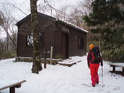 ひょいと小屋の前へ出た ひょいと小屋前へ出た