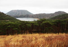 二湖パノラマ展望台より甑岳を望む