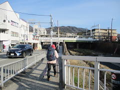 前方に芦屋川駅・右に芦屋川