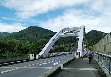 全長109mのアーチ橋