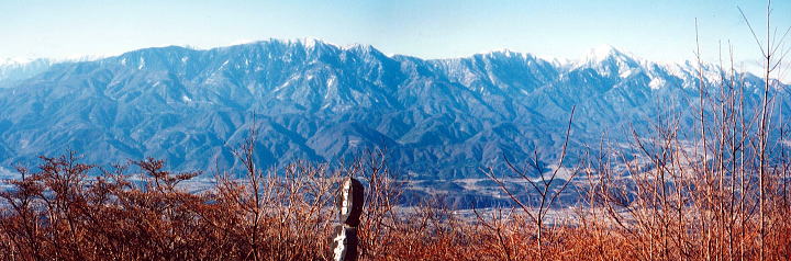 鳳凰三山(右手は甲斐駒ヶ岳) 鳳凰三山(右手は甲斐駒ヶ岳)