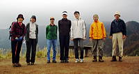烏尾山の山頂で怪気炎を上げる 烏尾山の山頂で怪気炎を上げる