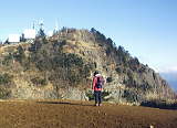 三ツ峠山（開運山）の山頂部を望む