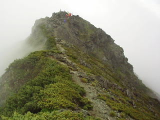 塩見岳西峰から東峰3052mを望む 塩見岳西峰から東峰3052mを望む