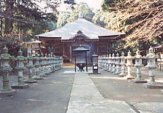 長谷寺(飯山観音)の境内 長谷寺(飯山観音)の境内
