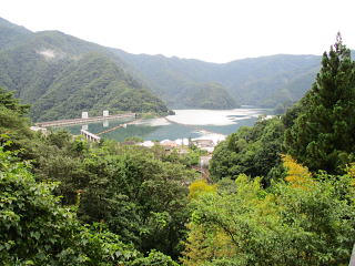 小河内ダムが見えてきた！