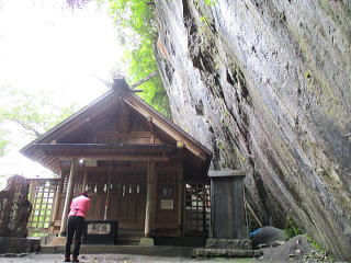 石灰岩の絶壁！