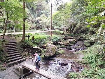 小橋で徒渉