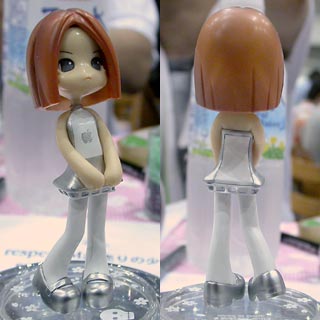 胴体部分も靴と同じピカピカシルバーだったのですが、仕上げが荒いの丸分かりすぎるので梨地っぽくして誤魔化してみたり。
