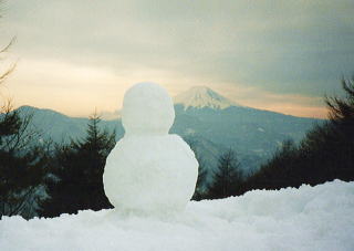 雪ダルマと富士山