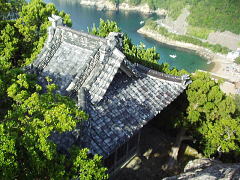 烏帽子山頂から浅間神社を見下ろす