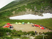白雲岳避難小屋のテント場