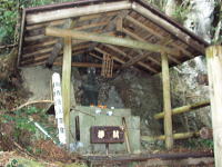 ����̑���̉E���ɂ���