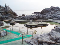 神津島温泉の大露天風呂（この日は閉鎖中）