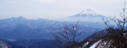 富士見台からの展望（左方は天守山塊）