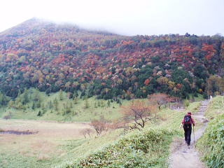 於呂倶羅山山腹の紅葉が見事でした