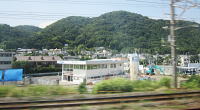 東海道線の車窓から高麗山を望む