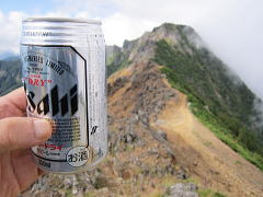 横岳に向かって、一人で、乾杯！