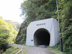 トンネル内は真っ暗！