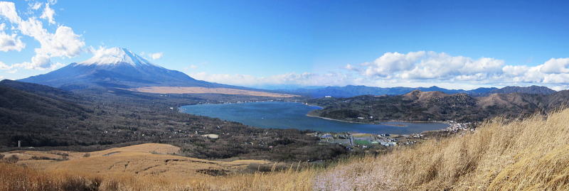 下山路（鉄砲木ノ頭の中腹）から富士山〜山中湖を望む