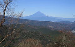この山域では希少な富士山展望箇所かも