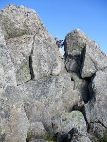 左上の岩上が最高地点