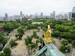 大阪城の天守閣から大阪市街を望む