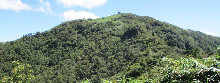 山頂に氷ノ山避難小屋が･･･