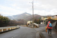 広沢寺温泉入口バス停から歩き始める