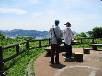 逗子湾～葉山港方面が見えています
