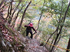 ロープを頼りに･･･