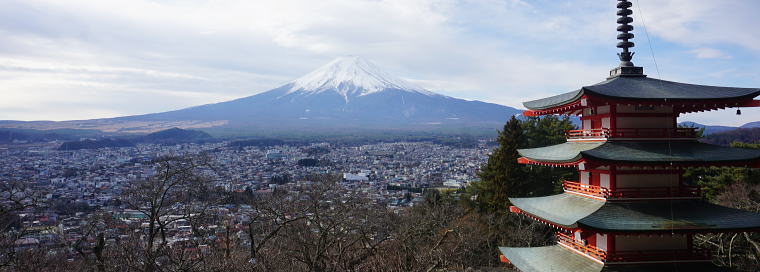 展望デッキから富士山を望む