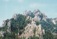 登山道から見た瑞牆山