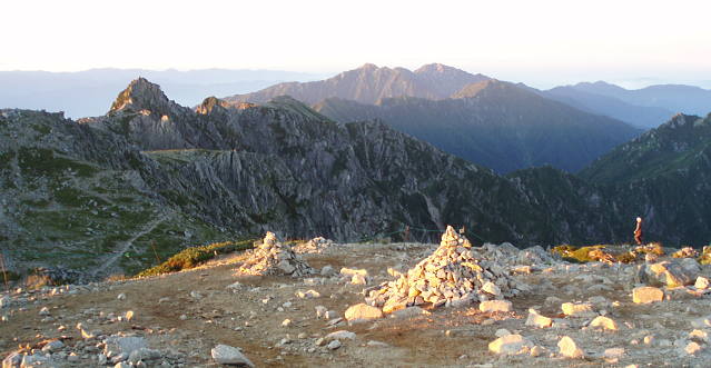 左から、宝剣岳・空木岳・南駒ヶ岳